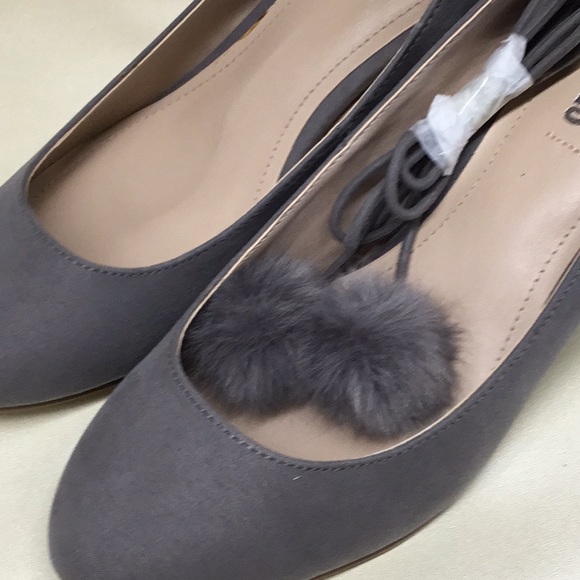 Style Charles Gray heels size 7 - Picture 2 of 4